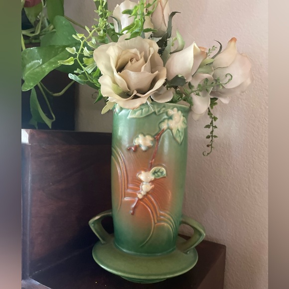 Roseville Vase - Picture 2 of 7